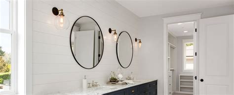 Une applique murale de salle de bain est idéale car elle diffuse une lumière indirecte donc non éblouissante. Quelle Applique Murale Choisir pour sa Salle de Bains?