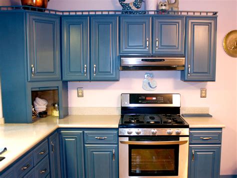 A guide for remodelers looking to expertly paint kitchen cabinets. Spray Painting Kitchen Cabinets: Pictures & Ideas From ...