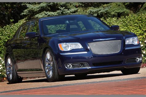 2012 Chrysler 300 Luxury Pictures