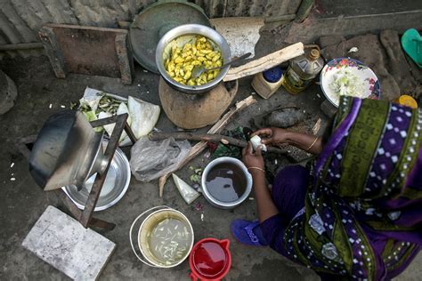 Zomato food delivery app offers the list of best restaurants to its users. L'acqua contaminata da arsenico in Bangladesh causa ...