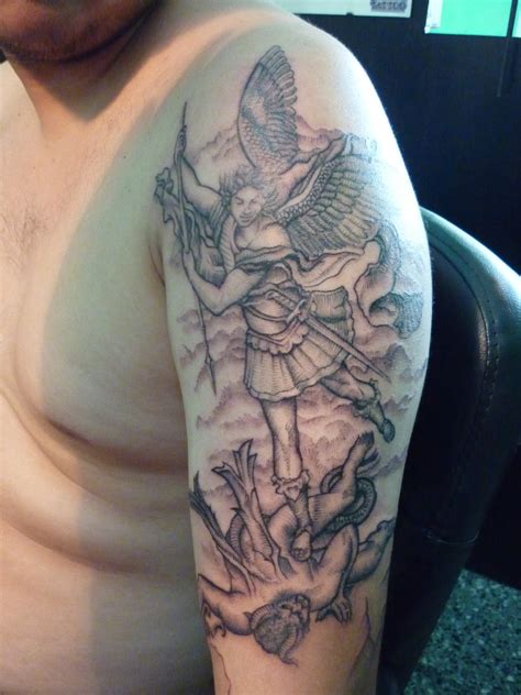 Lorien Tattoo San Miguel arcangel tattoo 2º sesion