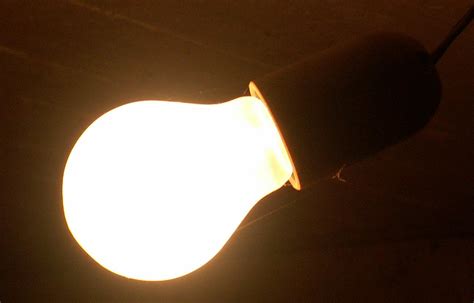 Fileincandescent Light Bulb On Db Wikimedia Commons