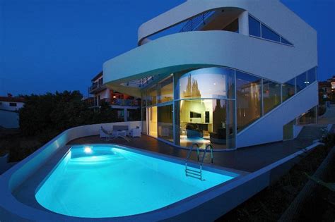 2.237 anzeigen von luxusimmobilien zum verkauf in kroatien: Istrien, Pula: Moderne Luxusvilla mit Swimmingpool