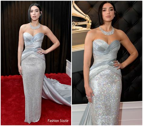 The pop star goes ginger for the house's fw21 campaign. Dua Lipa In Atelier Versace @ 2019 Grammy Awards ...