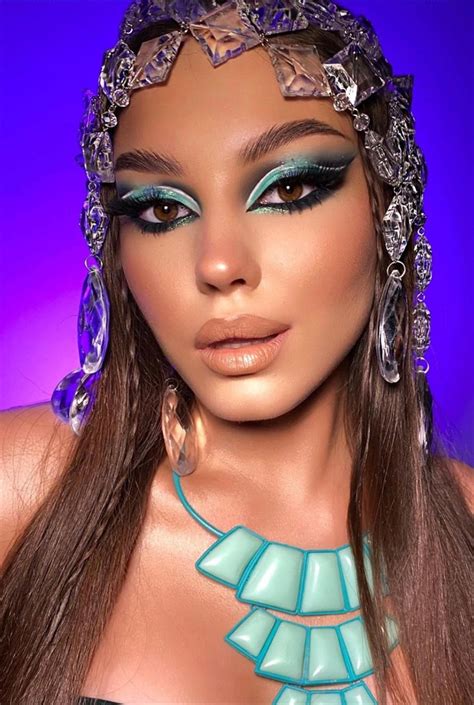 40 Dreamy Blue Eyeshadow Makeup Looks For Every Eye Color Blue