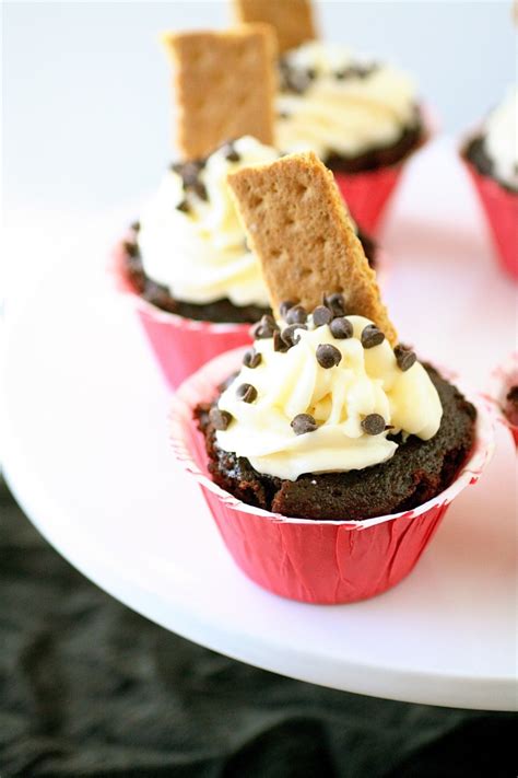 Chocolate Chip Cheesecake Cupcakes The Curvy Carrot