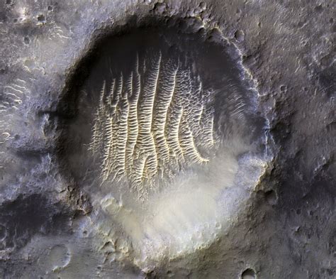 Nasa Satellite Captures A Dazzling Important Crater On Mars Mashable