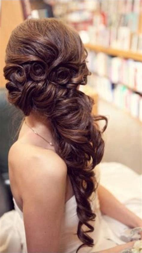 For this style, you need to apply light styling mousse wedding hairstyles for short hair. Hairstyles For Indian Wedding - 20 Showy Bridal Hairstyles