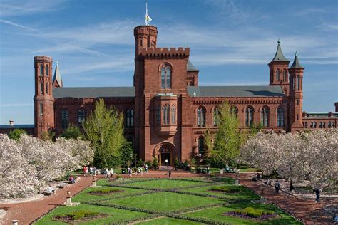 The gardens offers spacious studio, 1, 2, 3, 4 and 5 bedroom apartment homes in a quiet garden setting. Visiting the Smithsonian Museums in Washington DC