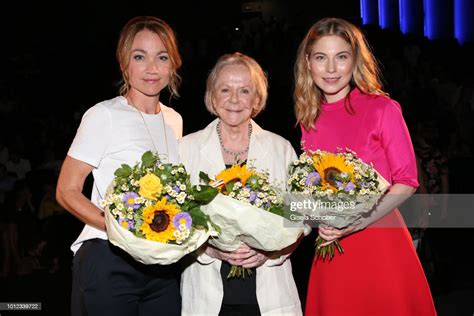 lisa maria potthoff enzi fuchs alias oma eberhofer and nora nachrichtenfoto getty images