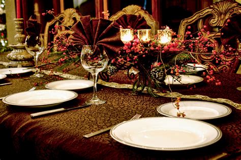 It's soft, ruffled edges give your table setting a rural, rustic style. Dining Table Decorating Ideas