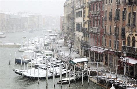 Snow In Venice A Rare Occurrence Venice In Winter Pictures Of