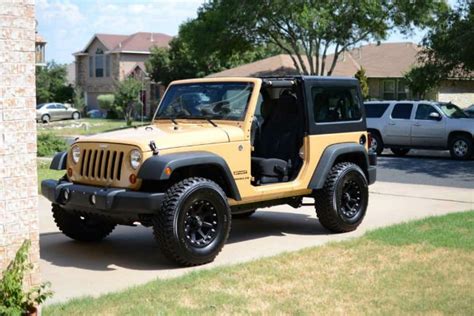 Two wrangler interior options (black and heritage tan cloth/ black and dark saddle leather) are available in the 4xe. 2016 Jeep Wrangler Colors