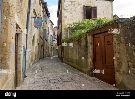 Cobblestone Wall Hi Res Stock Photography And Images Alamy