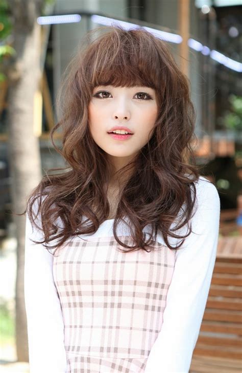 The biggest feature of this hairstyle is that it suits every face and gives a very young look. Cute Japanese Hairstyle with Bangs - Hairstyles Weekly