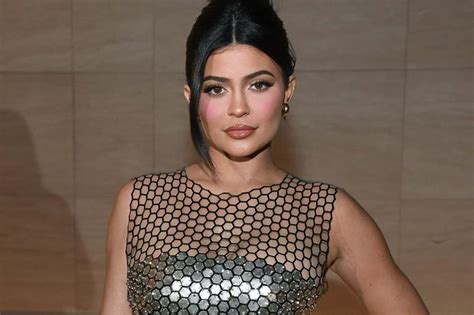 Kylie Jenner Shares New Pictures Of Her Baby Bump Hot News