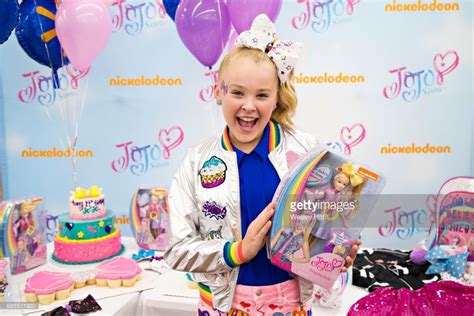 Nickelodeons Jojo Siwa Celebrates Her Birthday At Walmart And Unveils