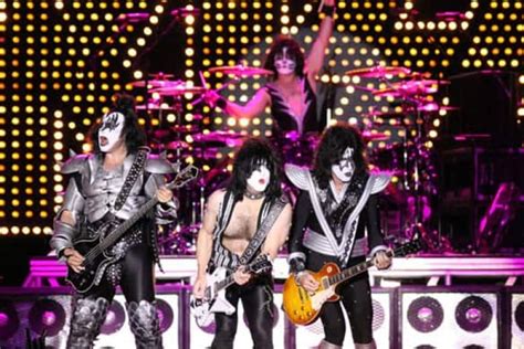 Kiss Makes Out With Record Crowd Cbc News