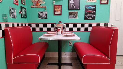 Pin By Cynde Tiesling On Future Homes Retro Dining Rooms Diner Decor