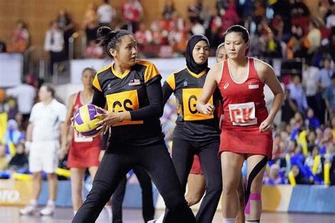Bola jaring diperkenalkan oleh pelajar kolej latihan fizikal madame osternberg di hampstead england. Kenali Najwa, Pemain Bola Jaring Malaysia Di Sukan SEA ...