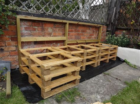 Finally, check this awesome diy cinder block bench: Kezzabeth.co.uk | UK Home Renovation, Interiors and DIY Blog