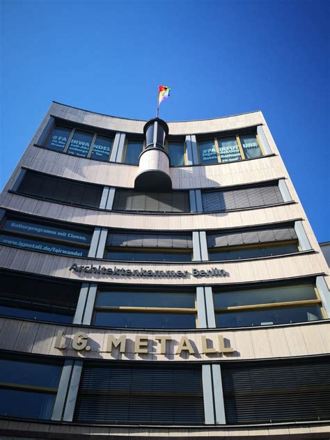 Es ist als baudenkmal gelistet. CSD: Regenbogenfahne schmückt IG Metall-Haus :: IG Metall ...
