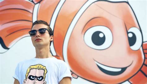 Memo aponte, de 26 años de edad, prestó su voz al protagonista de la película buscando a nemo, a phineas flynn fletcher en la caricatura phineas y ferb y condujo el programa disney club en azteca. Acusan a Memo Aponte de acoso a menores | Fernanda Familiar