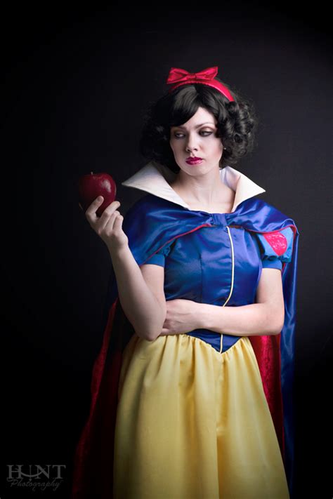 Snow White Cosplay By Ashley Hunt Photography And Zabracus Cosplay Snow