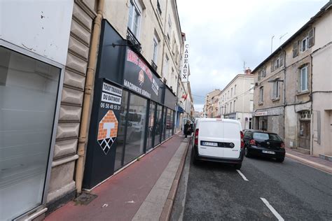 Loire Roanne ils lui roulent sur le pied après lui avoir volé son