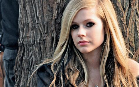 Avril Lavigne Desktop Wallpaper