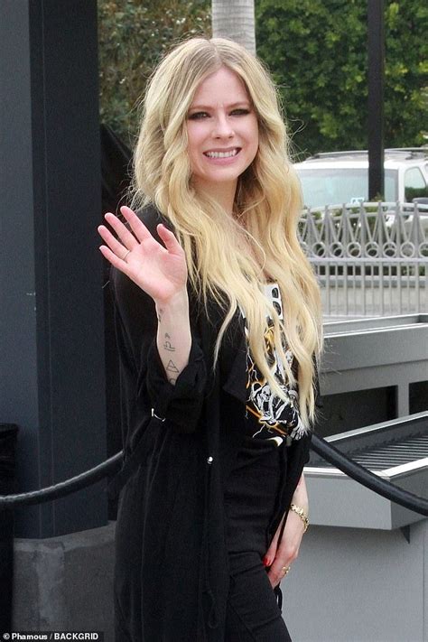 Avril Lavigne Is Rock Chic As The Singer Dresses In Head To Toe Black