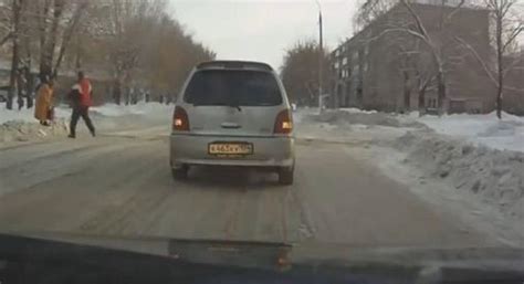russian dashboard cam a positive look at good people [video]