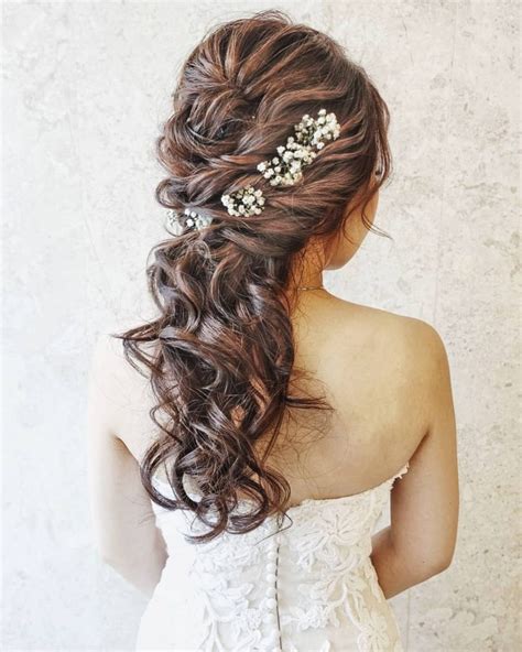 One of the biggest benefits of half up hairstyles (on natural curly hair) is that they are so quick to create and in most cases don't require a visit to the salon. 27 Prettiest Half Up Half Down Prom Hairstyles for 2021