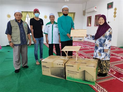 Dewan muslimat juga merakamkan ucapan terima kasih kepada badan perhubungan pas perak pemergian amizan berlaku selepas kematian ketua dewan ulama pas kedah, sheikh muhamad ipoh: Dewan Ulama PAS Sabah Sampaikan Wakaf Rehal - Berita Parti ...