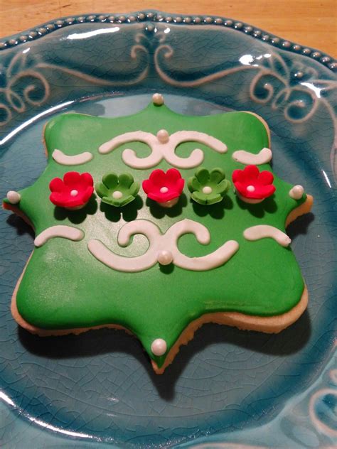 Flour, butter, sugar and a bit of chocolate for decoration. Ireland Christmas Cookie : decorated irish coffee cut-out ...