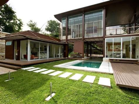 Minimalist 2 Floor Tropical Home Design Ideas 2020 Ideas