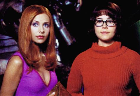 Sarah Michelle Gellar Says Daphne And Velma Had A Steamy Kiss Scene