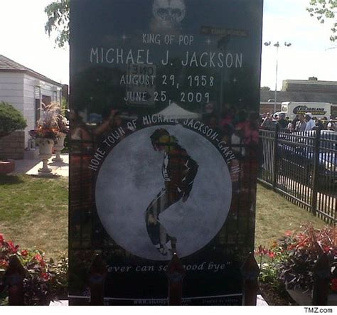 Michael Jacksons Tombstone