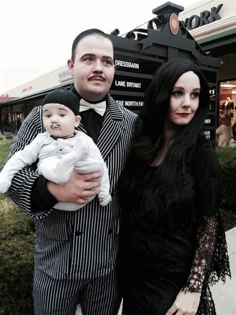 Your little ghoul can now dress up like wednesday from the classic tv show the addams family with this great costume. The Addams Family | Adams family halloween, Family halloween costumes, Halloween costumes adams ...