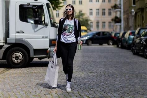 10 Ways To Dress Up Your Favorite T Shirt And Jeans Jeans And T Shirt