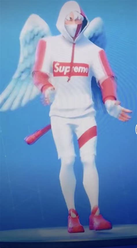 And this week, the iconic design is coming back on the hoodies and beanies of the supreme fw19! Ikonik Skin Supreme Bild - NaturalSkins