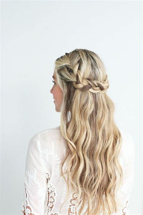 The relaxed dance in the evening is a great way for getting to know new people in a relaxed. 2016 Braided Prom Hair Ideas - Fashion Trend Seeker