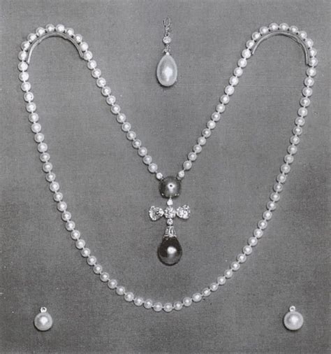 La Pelegrina For Sale In 1953 Here Displayed Above Other Pearls Of