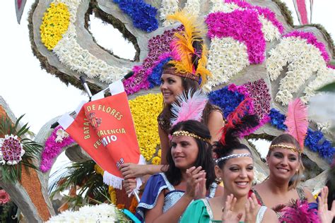 Desde el año 1986, en la provincia de corrientes se estableció el 16 de julio como feriado provincial, en honor a la virgen de itatí, ya que. Feria de Julio de Valencia | Feria, Fiesta