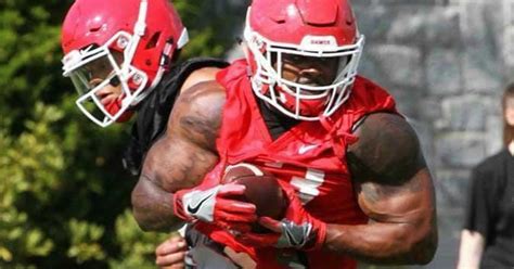 Evander Holyfields Son Elijah Holyfield Plays Rb For Georgia And Looks