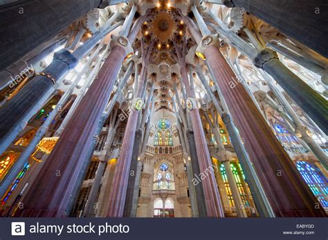 La sagrada familia için antoni gaudi'nin adanmış hayatının umudu desek yanlış olmaz. Sagrada Familia Innenraum standardmäßig Antoni Gaudi in ...
