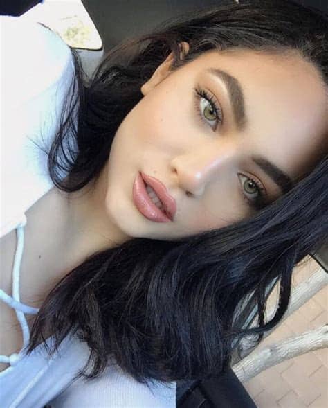 Find the perfect woman with black hair and green eyes stock illustrations from getty images. Maryori Fúnez IG baddie / model Green eyes Simple makeup ...