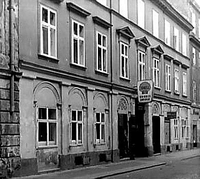 Compare reviews and find deals on hotels in with skyscanner hotels. Zur Heiligen Dreifaltigkeit (5, Franzensgasse 15) - Wien ...
