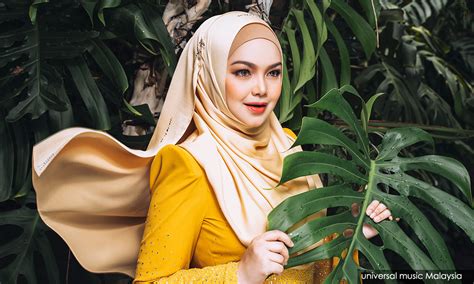 Lirik anugerah aidilfitri by siti nurhaliza. Siti Nurhaliza terima Anugerah Emas, dinobat Malaysia's ...