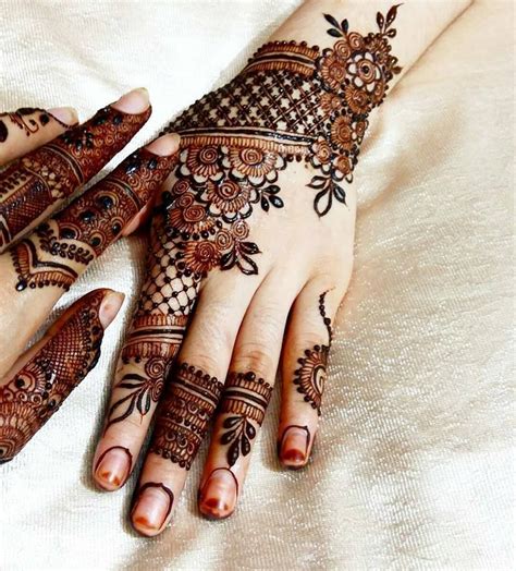 30 Exclusive Pakistani Mehndi Designs For This Wedding Season Latest